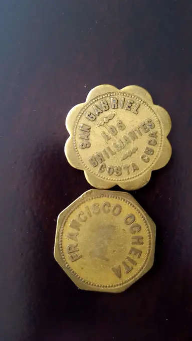 Antiguas fichas de metal de pago de finca