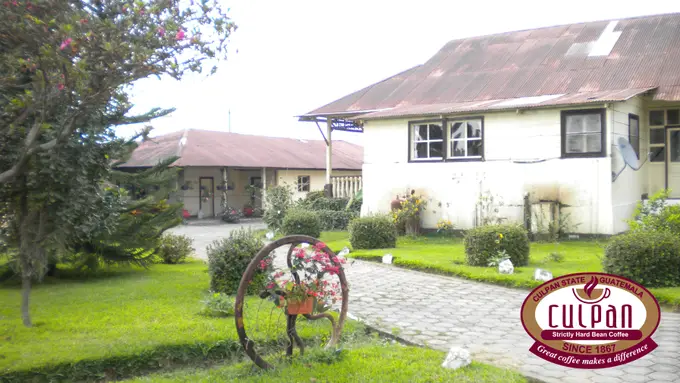 Jardin y casas antiguas de la finca Culpan