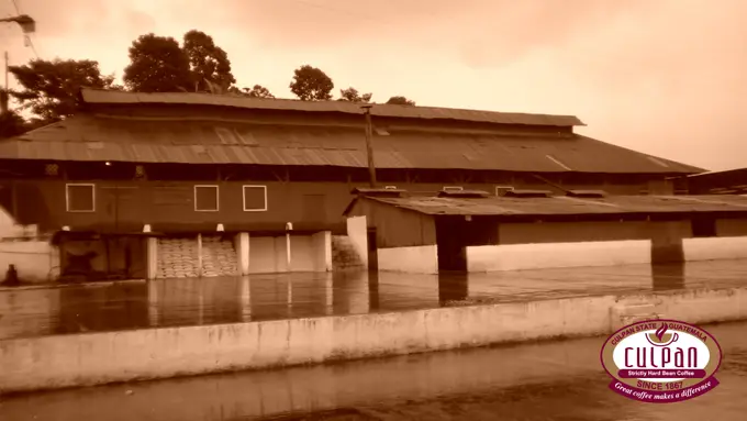 Bodega del beneficio de cafe en tono sepia